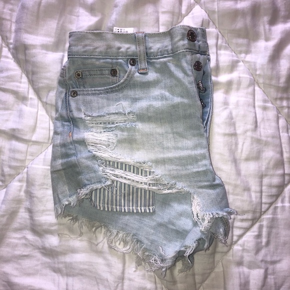 AE light wash hi-rise denim shorts - Picture 3 of 5